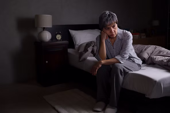 長輩失眠是許多家庭關注的健康問題。隨著年齡的增長，睡眠品質下降似乎成為常態，但這並不代表無法改善。