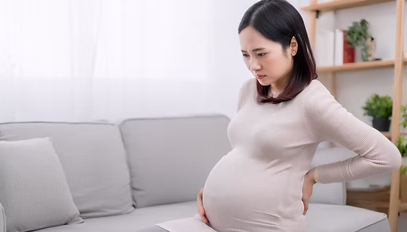 腹直肌分離（Diastasis Recti）是指懷孕期間腹部肌肉過度擴張，導致左右腹直肌分離