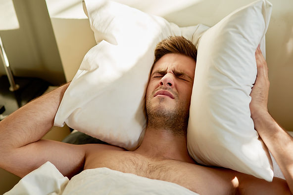睡眠周期的中斷:外在因素如噪音、光線、壓力等,可能導致頻繁醒來,無法完成完整的睡眠周期。