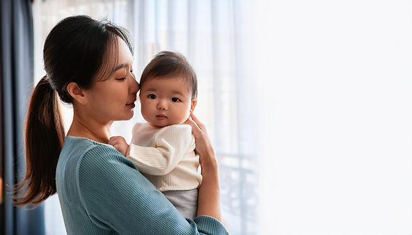 長時間以不正確的姿勢抱嬰兒,會增加腰背部的壓力。