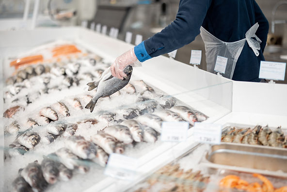 中秋節進行熱量管理在烤肉時,選擇雞胸肉、魚類(如鯖魚、鮭魚)等低脂肪、高蛋白的食材,這些食材既能滿足口腹之慾,又不會造成熱量過剩。